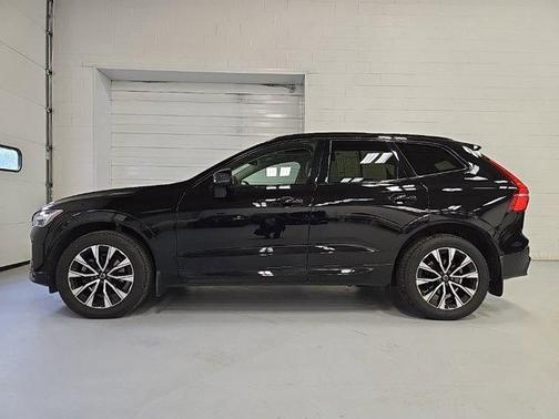 2024 Volvo XC60 B5 Core Dark Theme