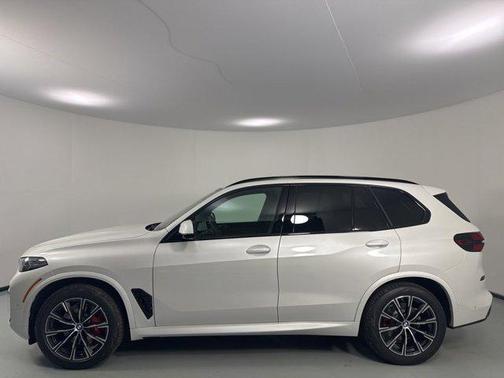 Mineral White Metallic 2026 BMW X5 xDrive40i