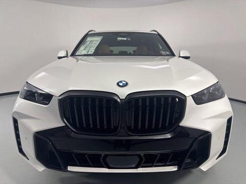 Mineral White Metallic 2026 BMW X5 xDrive40i