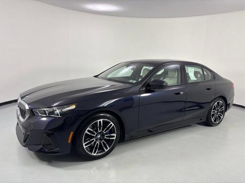 Carbon Black Metallic 2024 BMW 540 xDrive
