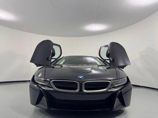 Sophisto Gray Metallic w/BMW i Frozen Blue Accent 2019 BMW i8 Base