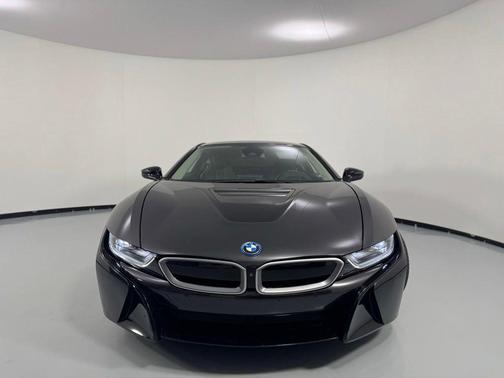 Sophisto Gray Metallic w/BMW i Frozen Blue Accent 2019 BMW i8 Base