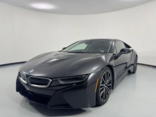 Sophisto Gray Metallic w/BMW i Frozen Blue Accent 2019 BMW i8 Base