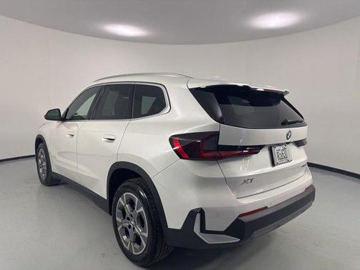 Mineral White Metallic 2023 BMW X1 xDrive28i