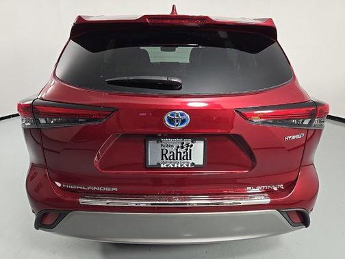 2021 Toyota Highlander Hybrid Platinum