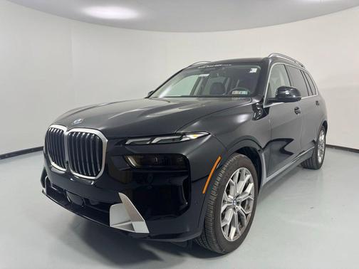 Black Sapphire Metallic 2025 BMW X7 xDrive40i