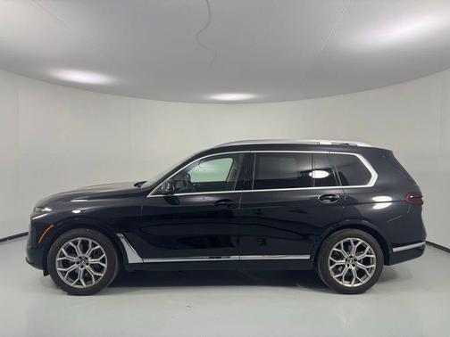Black Sapphire Metallic 2025 BMW X7 xDrive40i