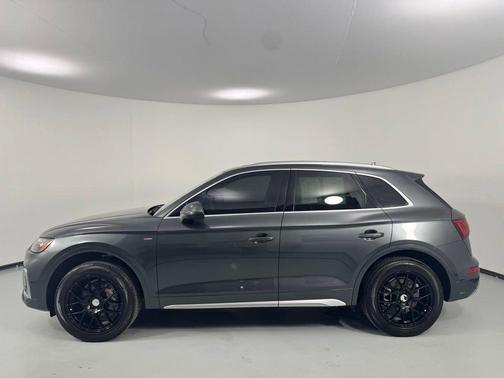 Daytona Gray Pearl Effect 2023 Audi Q5 45 S line Premium Plus