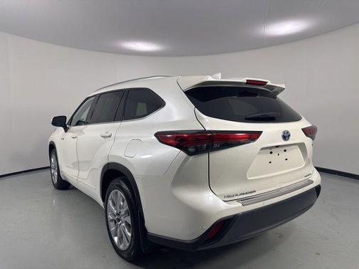 Blizzard Pearl 2021 Toyota Highlander Hybrid Limited