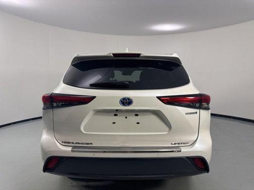 Blizzard Pearl 2021 Toyota Highlander Hybrid Limited