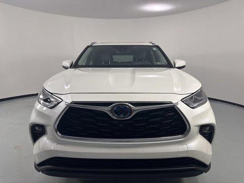 Blizzard Pearl 2021 Toyota Highlander Hybrid Limited