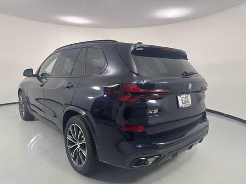Carbon Black Metallic 2026 BMW X5 xDrive40i