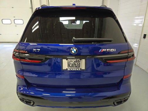 2025 BMW X7 M60i