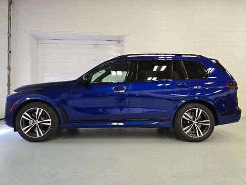2025 BMW X7 M60i
