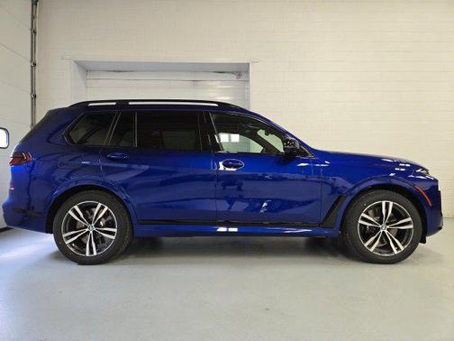 2025 BMW X7 M60i