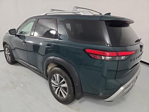 2022 Nissan Pathfinder SL 4WD