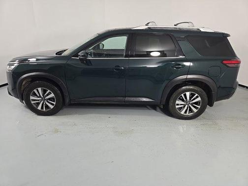 2022 Nissan Pathfinder SL 4WD