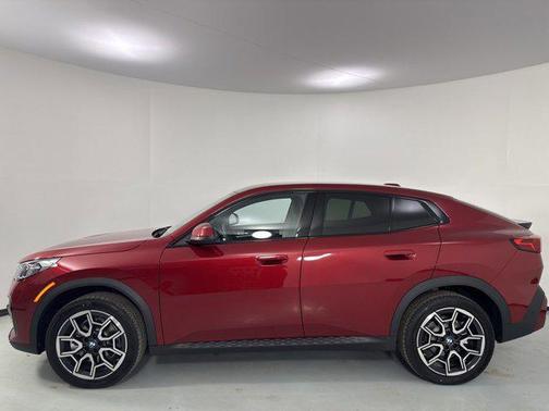 Vegas Red Metallic 2026 BMW X2 xDrive28i