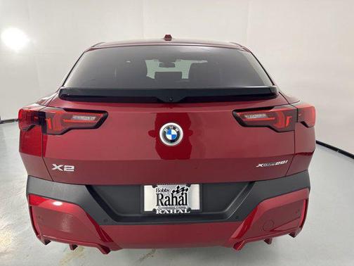 Vegas Red Metallic 2026 BMW X2 xDrive28i