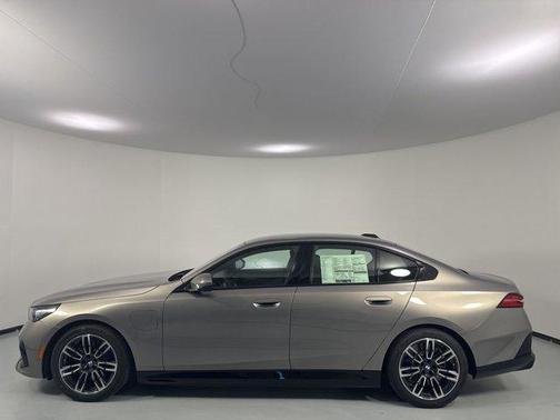 C4a 2027 BMW 550e 550e xDrive