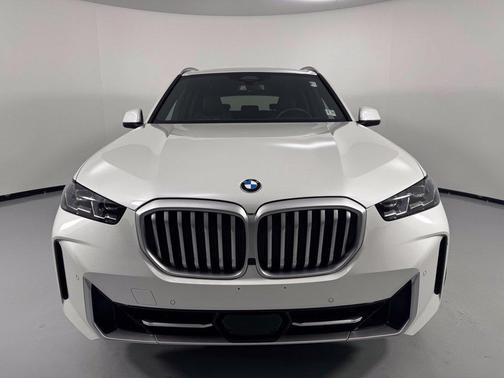 Mineral White Metallic 2026 BMW X5 xDrive40i