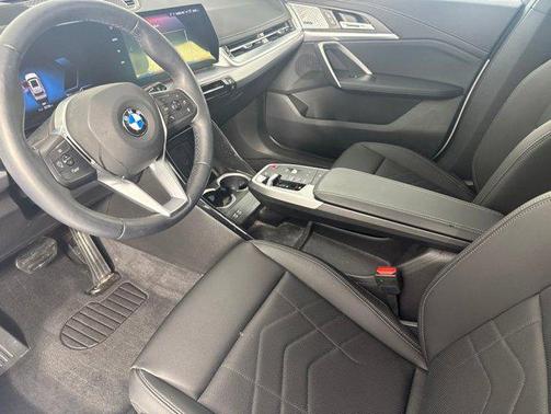 Mineral White Metallic 2024 BMW X1 xDrive28i