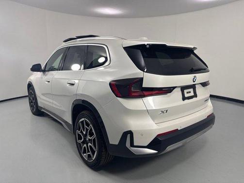 Mineral White Metallic 2024 BMW X1 xDrive28i