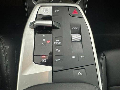 Mineral White Metallic 2024 BMW X1 xDrive28i