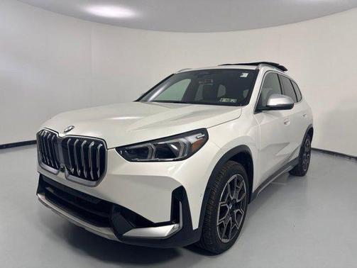 Mineral White Metallic 2024 BMW X1 xDrive28i