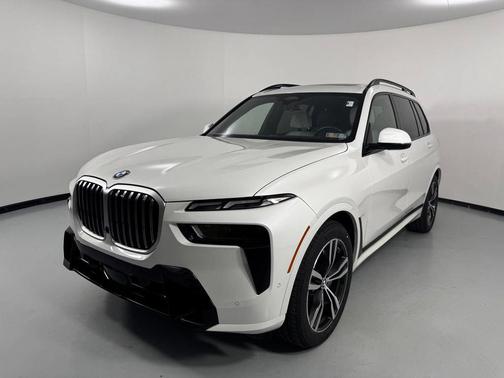 Mineral White Metallic 2026 BMW X7 xDrive40i