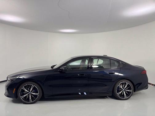 Carbon Black Metallic 2027 BMW 550e 550e xDrive