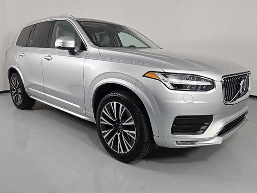 2020 Volvo XC90 T6 Momentum