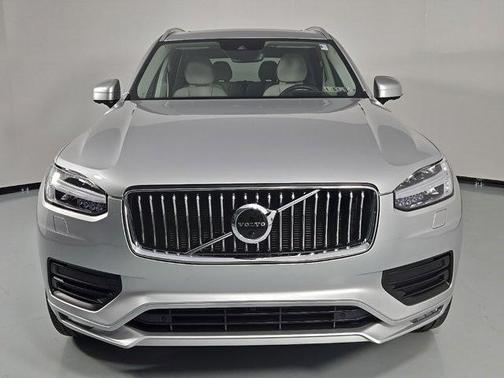 2020 Volvo XC90 T6 Momentum