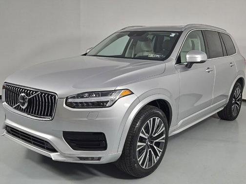 2020 Volvo XC90 T6 Momentum