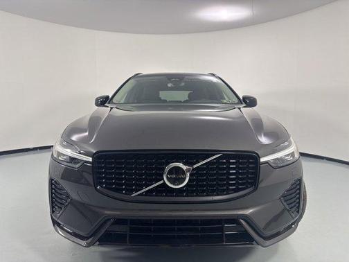 Platinum Grey Metallic 2024 Volvo XC60 B5 Plus Dark Theme