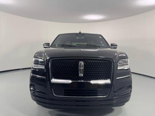 Infinite Black Metallic Clearcoat 2023 Lincoln Navigator Reserve