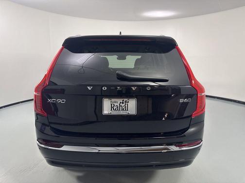 Onyx Black Metallic 2024 Volvo XC90 B6 Plus Bright Theme 6-Seater