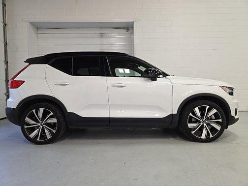 2021 Volvo XC40 Recharge Pure Electric P8