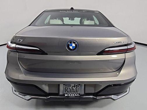 Gray Metallic 2025 BMW i7 xDrive60