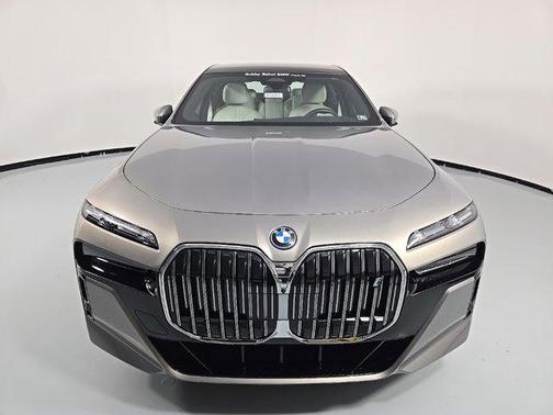 Gray Metallic 2025 BMW i7 xDrive60