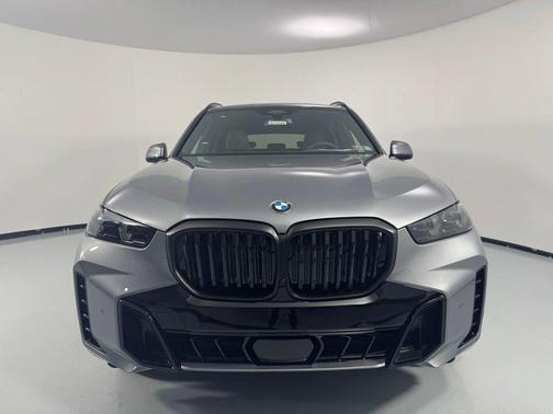Skyscraper Grey Metallic 2026 BMW X5 xDrive40i