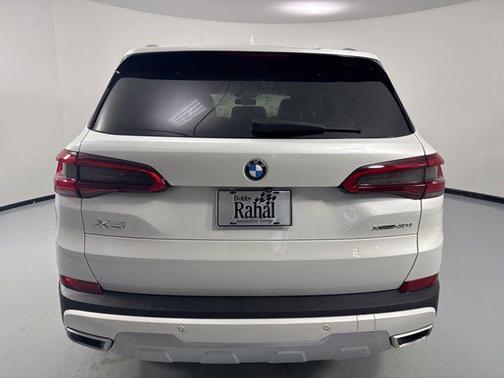 Mineral White Metallic 2020 BMW X5 xDrive40i