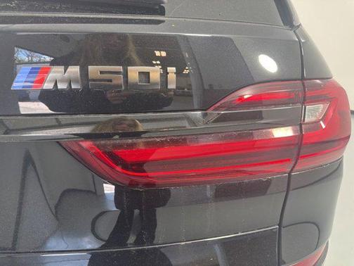 Black Sapphire Metallic 2022 BMW X7 M50i
