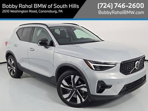 2024 Volvo XC40 B5 Ultimate Dark Theme
