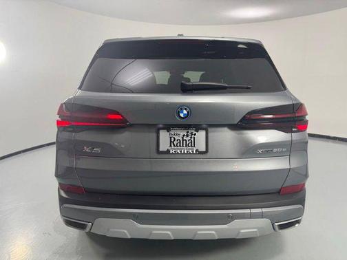 Skyscraper Grey Metallic 2025 BMW X5 PHEV xDrive50e