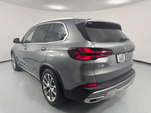 Skyscraper Grey Metallic 2025 BMW X5 PHEV xDrive50e