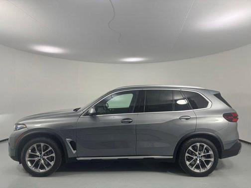 Skyscraper Grey Metallic 2025 BMW X5 PHEV xDrive50e