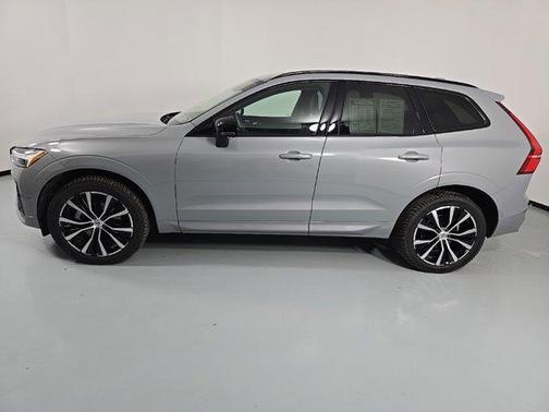 2024 Volvo XC60 B5 Plus Dark Theme