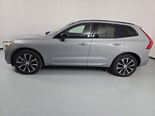 2024 Volvo XC60 B5 Plus Dark Theme