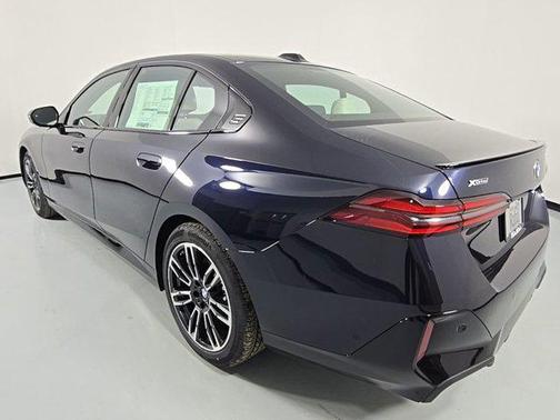 Carbon Black Metallic 2026 BMW 530 xDrive